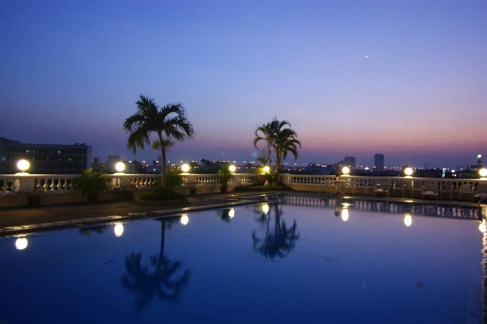 Niran Grand Hotel Bangkok Exterior photo